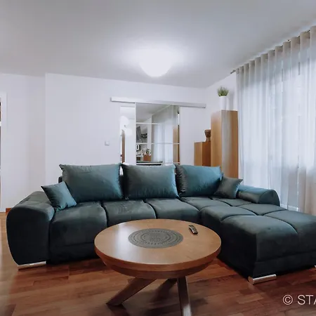 Korona Centrum זקופאנה